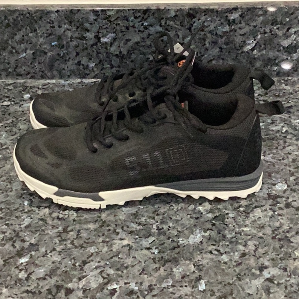 New 5.11 Tactical Women’s Athletic Shoes Never Worn Black Size 7.5 (Item#S013) - Picture 3 of 9